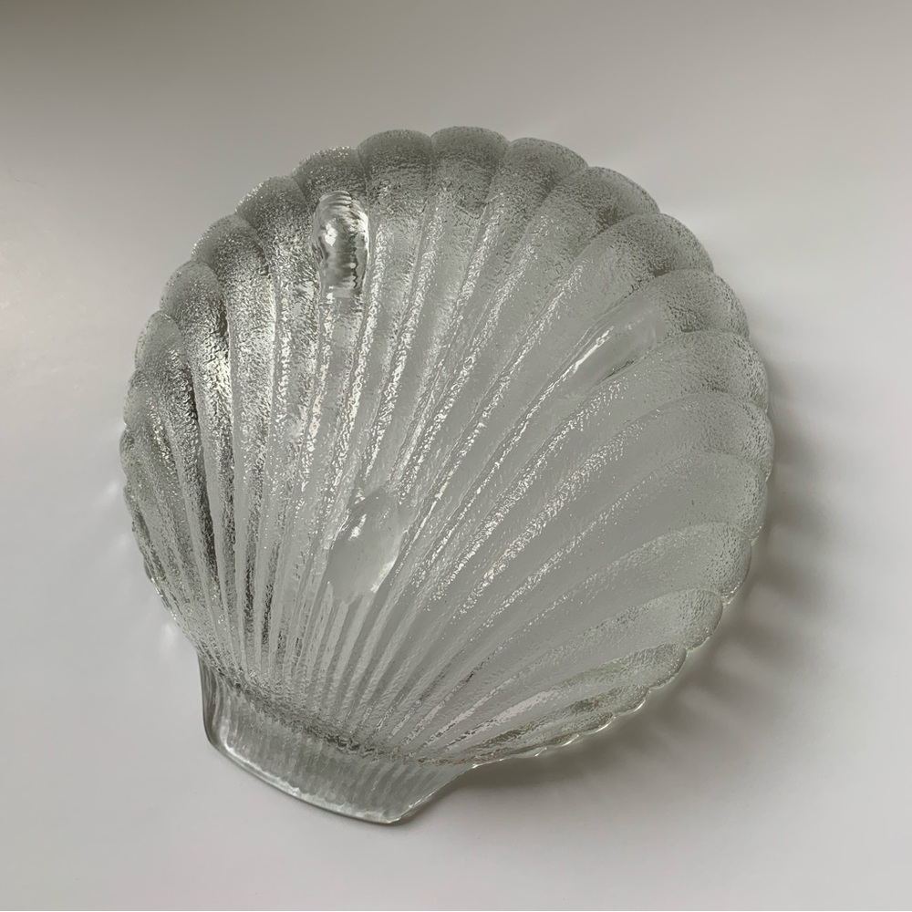 Anchor Hocking Clam Shell Bowl - Picture 4 of 6